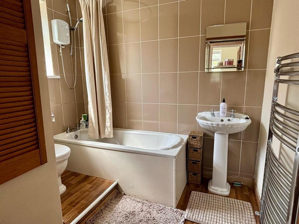 Hill View Bath.jpg