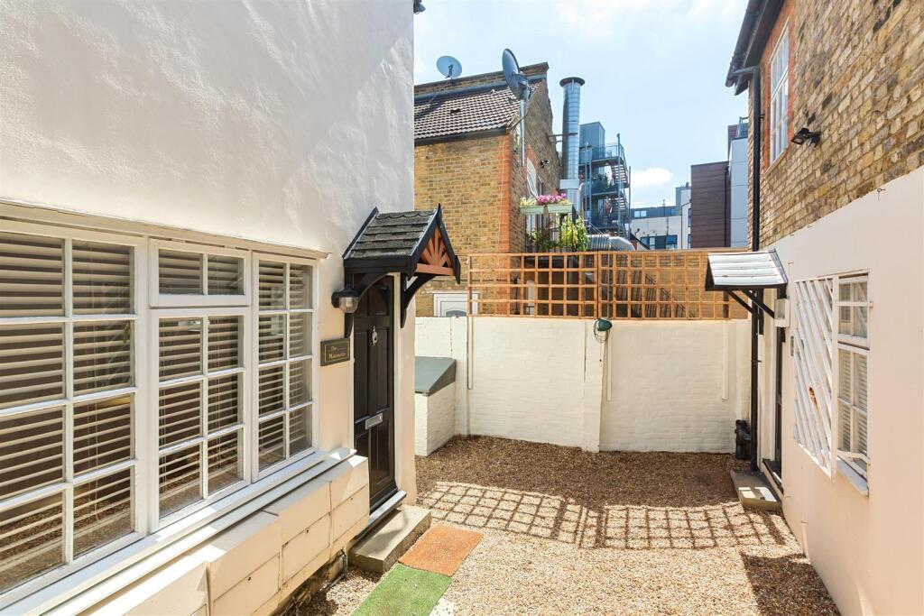 The Maisonette, 110 Tooting High Street, London SW
