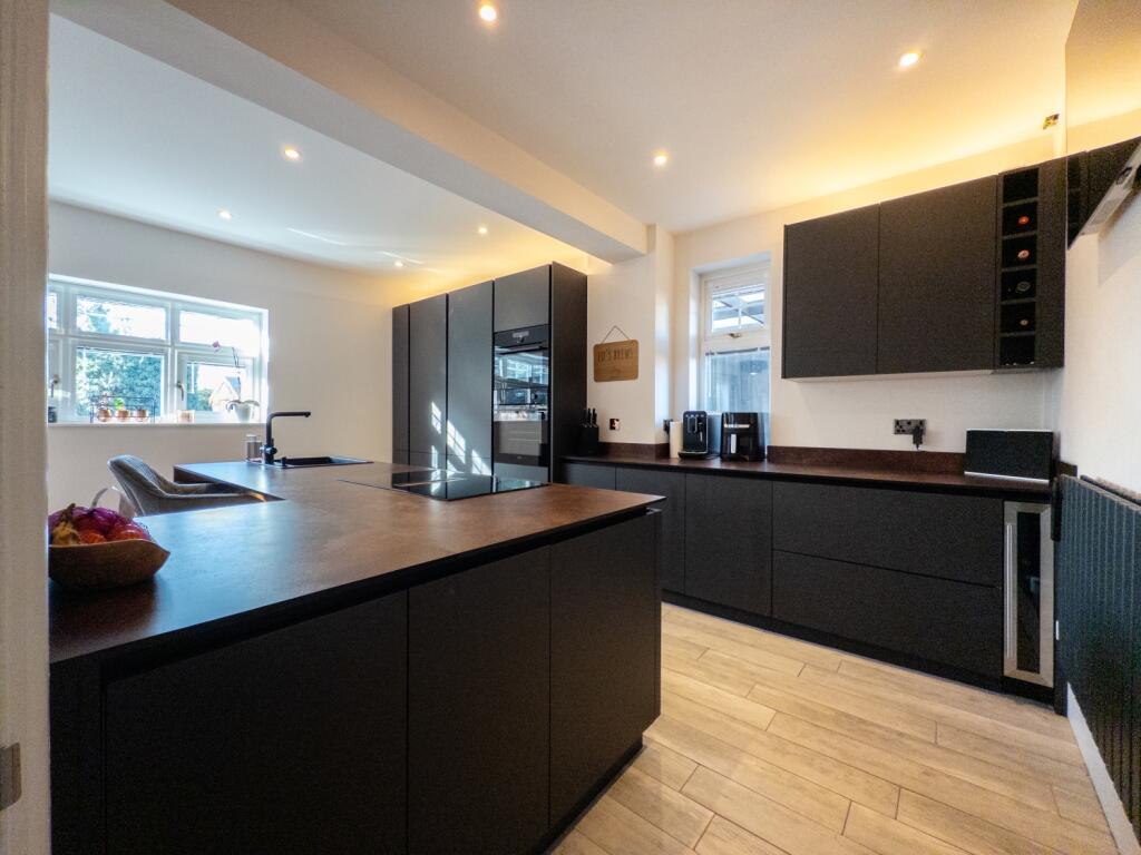 20251028095554 - 2025-10-28_09-55-55 - 45 High Roa