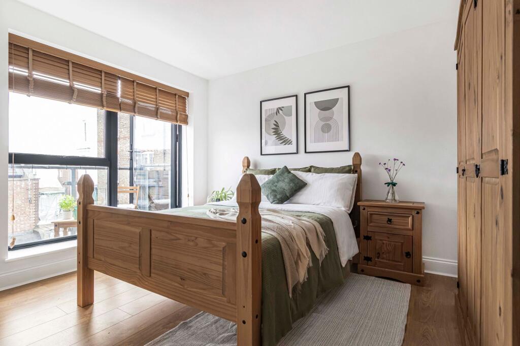 Main bedroom &amp; balcony