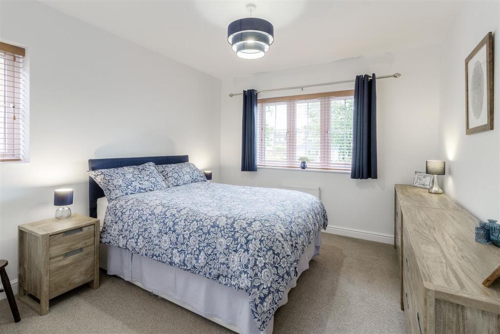 51 Boulters Lane, Wood End