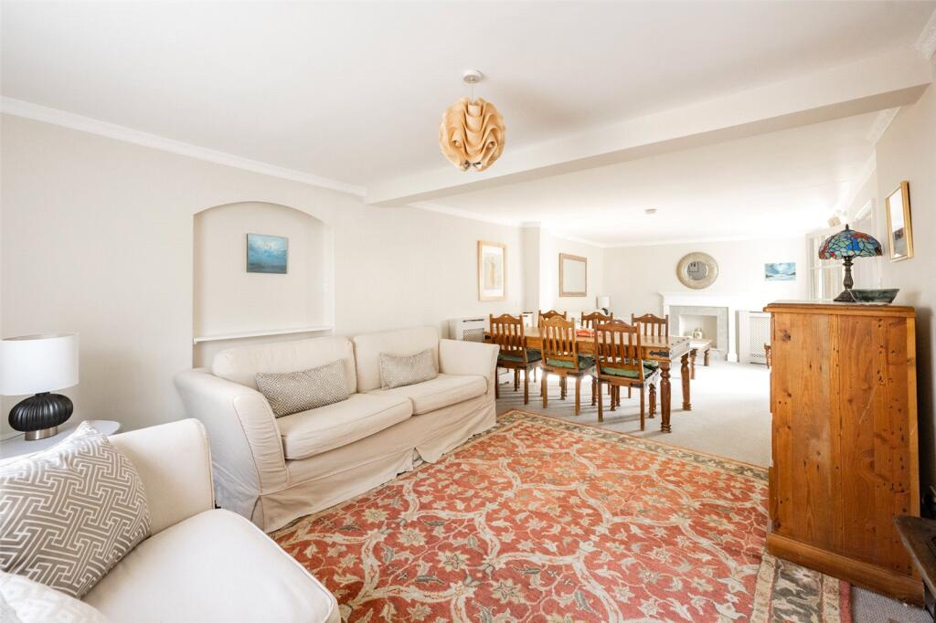 Sitting/ Dining Room