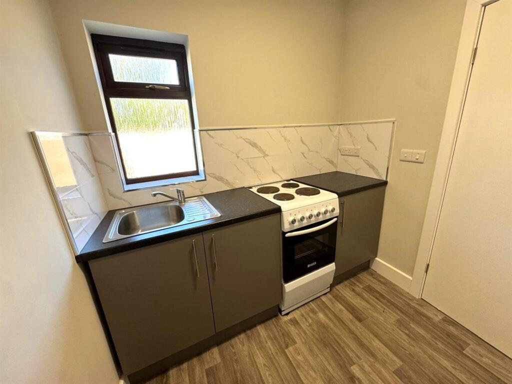 Kitchen Pic 1