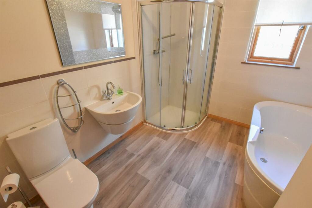 BATHROOM-2.jpg