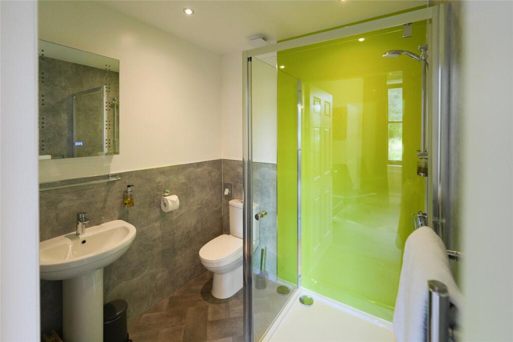 Shower En Suite