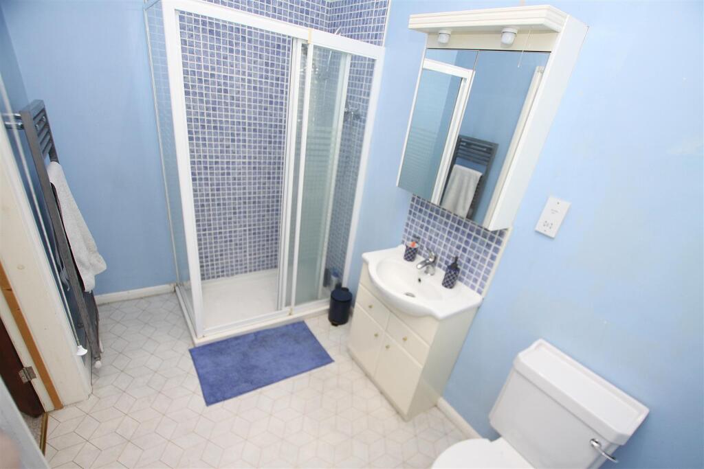 ensuite.jpg