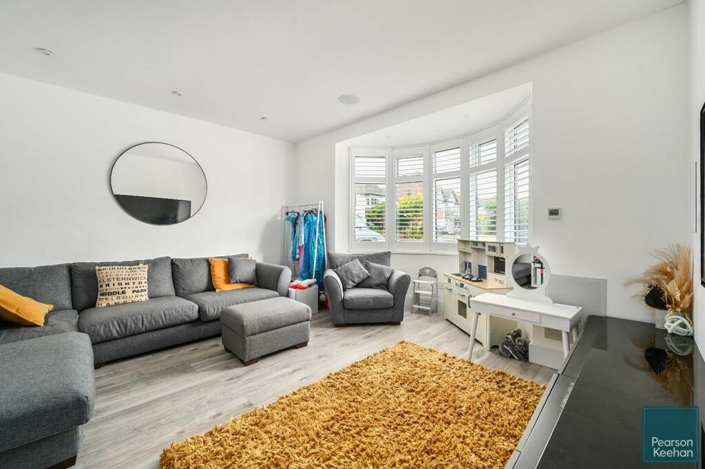 10 Glastonbury Road, BN3 (35).jpg