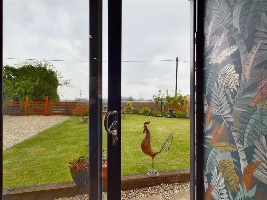 KITCHEN/DINER/LIVING