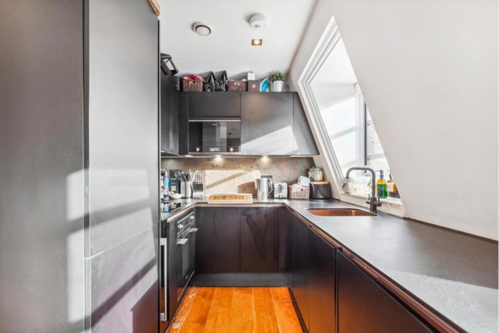 Kitchen (2).jpg