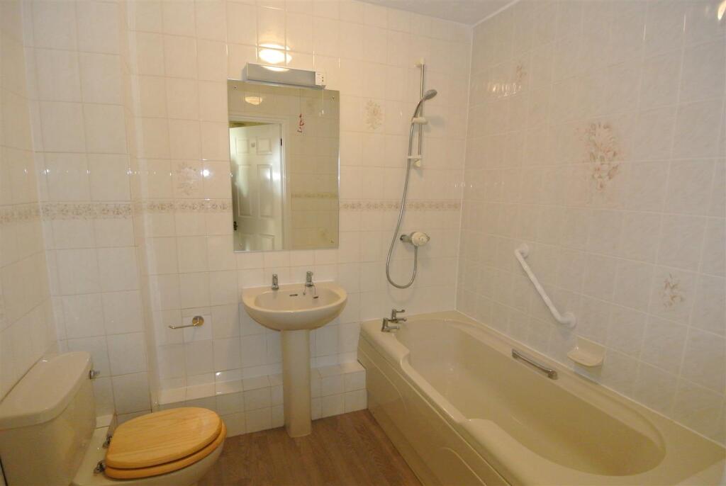 Bathroom.JPG