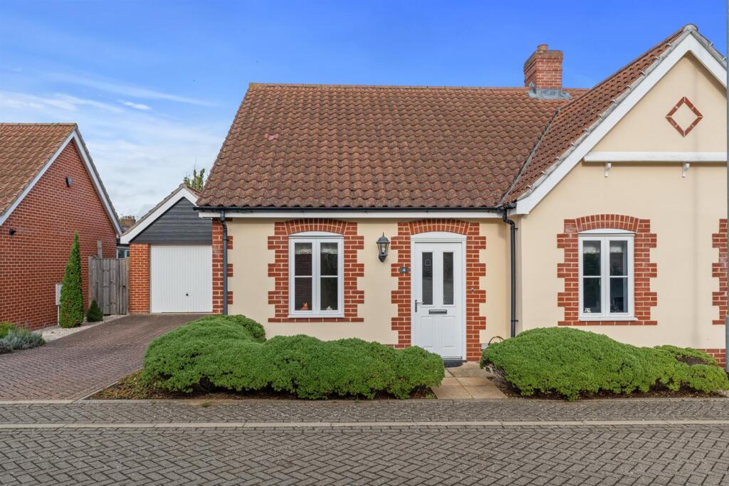 4PilchClose-001.jpg