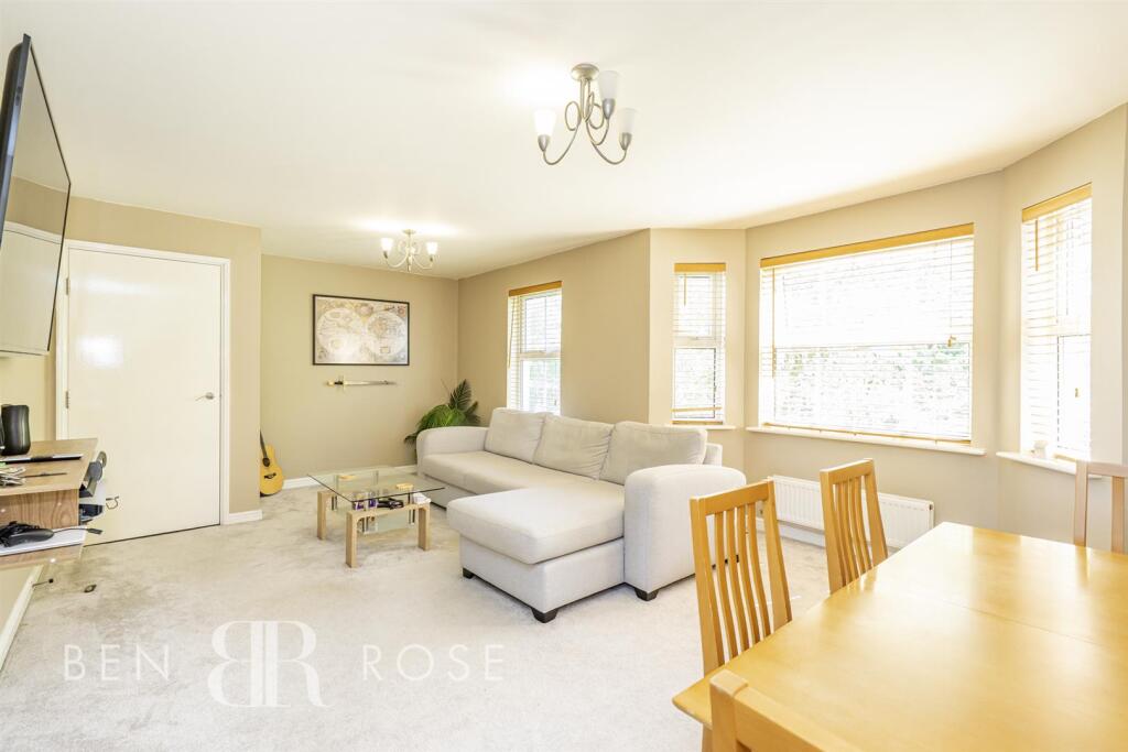 Lounge / Dining Room