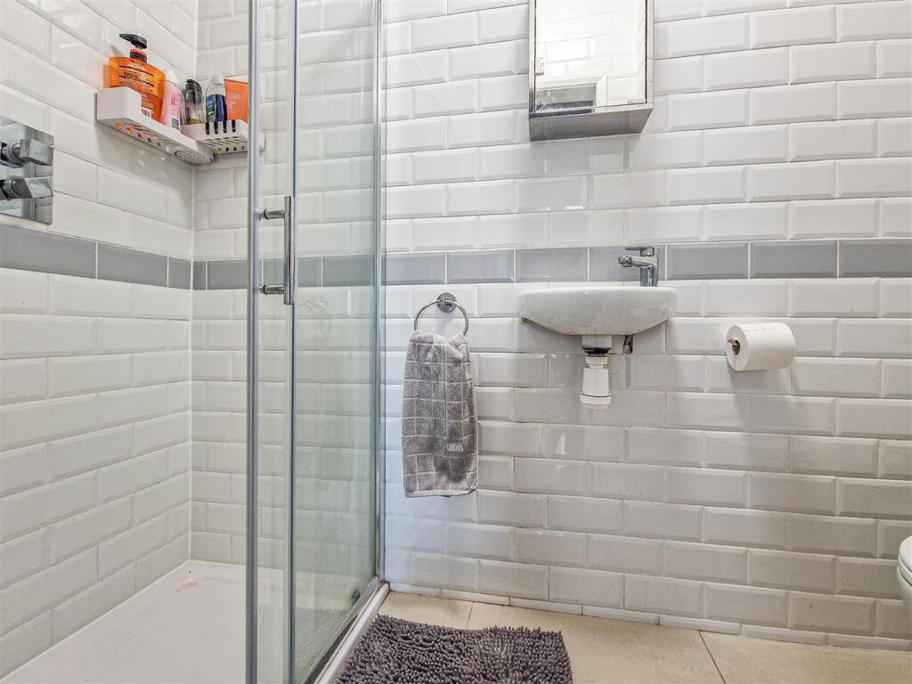 Guest shower room/w.c