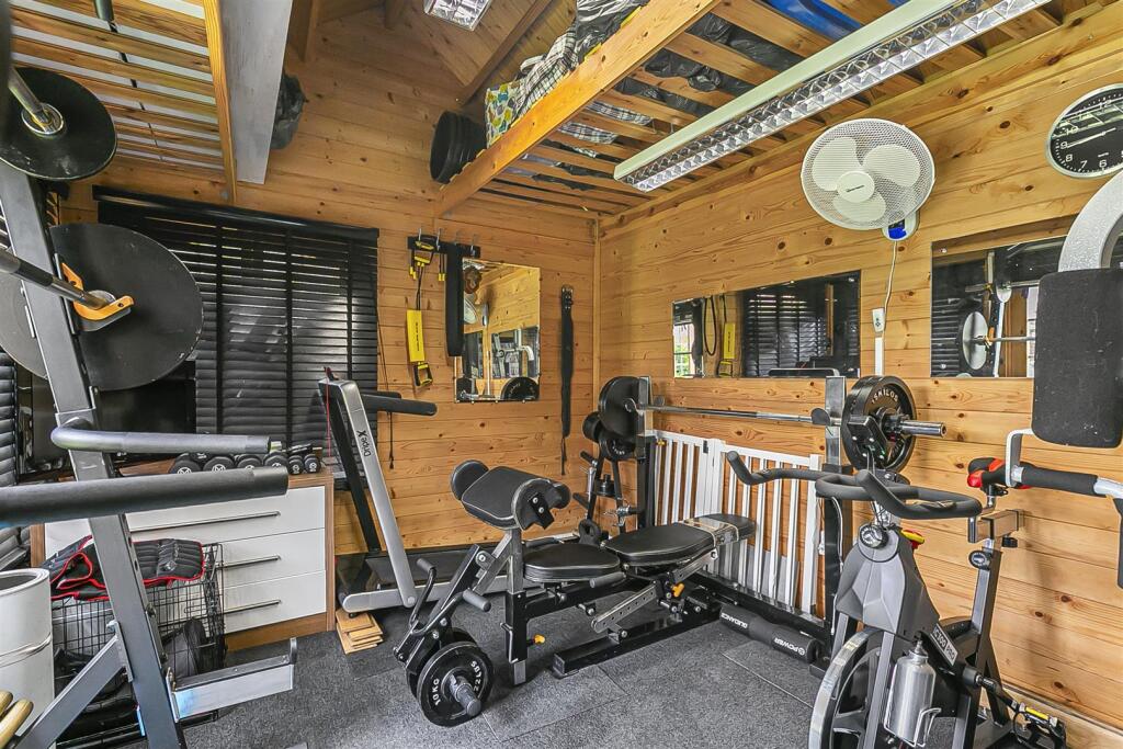 GYM/SUMMER HOUSE