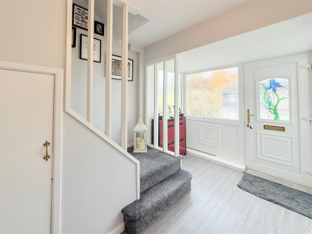 FRONT ENTRANCE HALLWAY