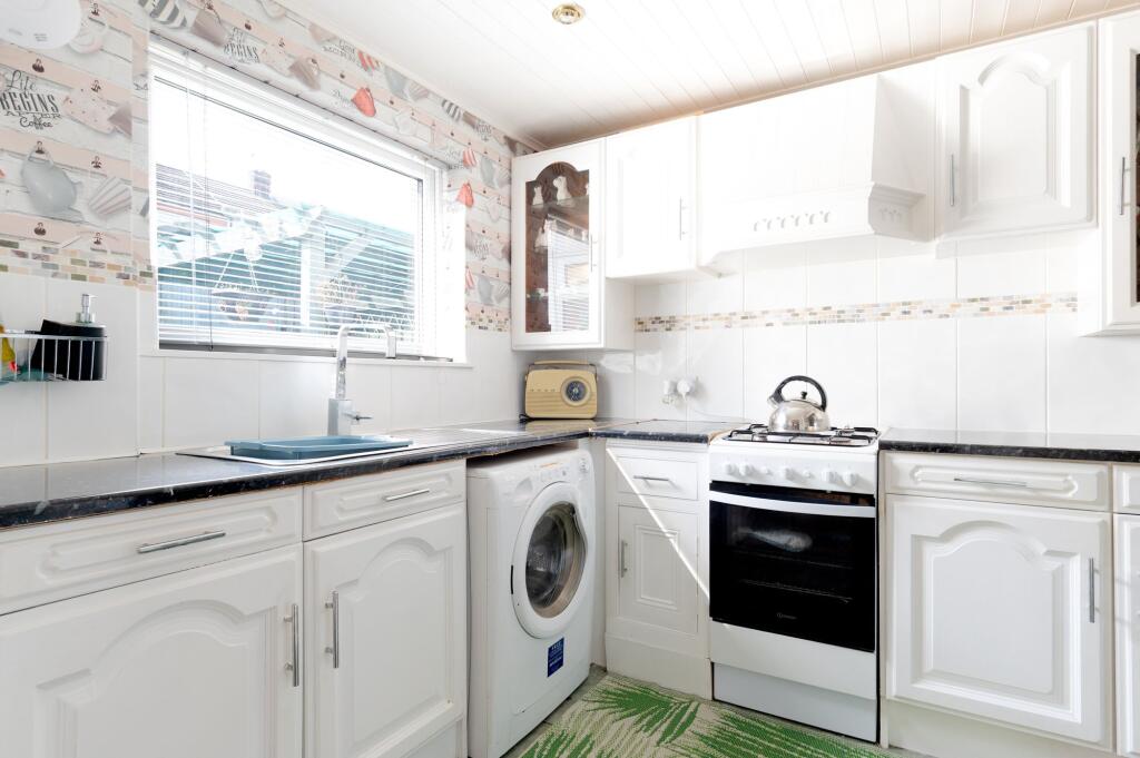 KITCHEN DINER AND LOUNGE