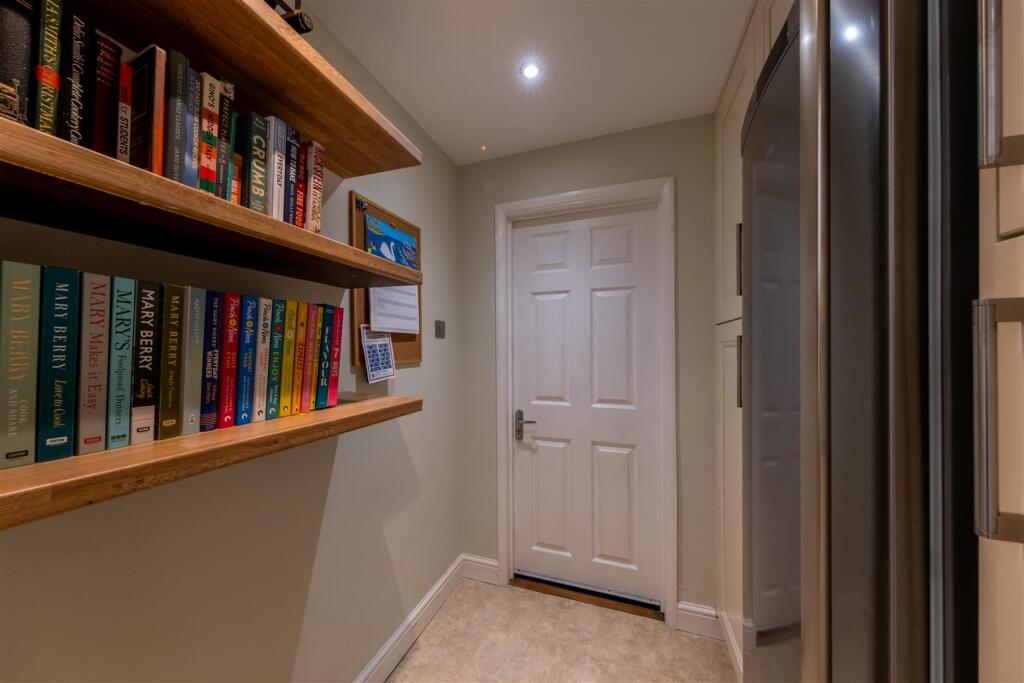 16 The Burrows-005.JPG