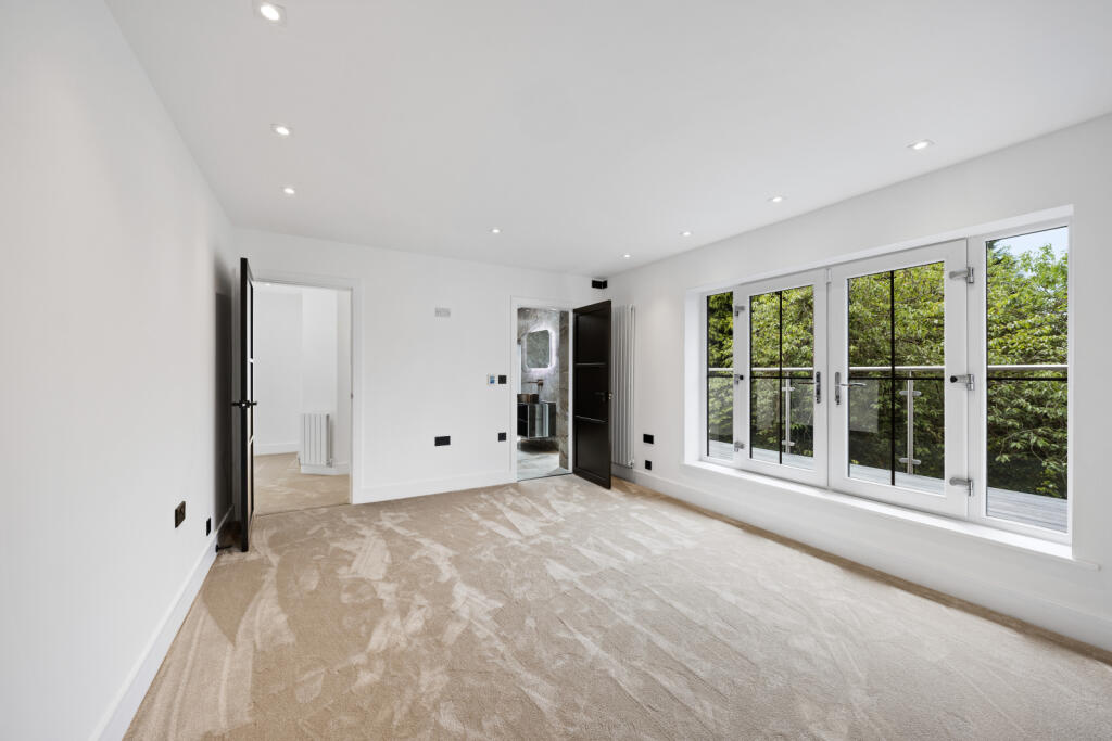 Principal bedroom