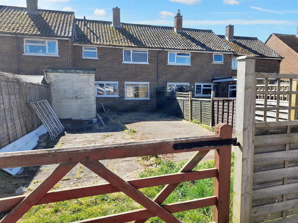 Rear garden driveway new.jpg