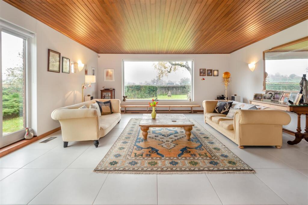 Lounge area.jpg