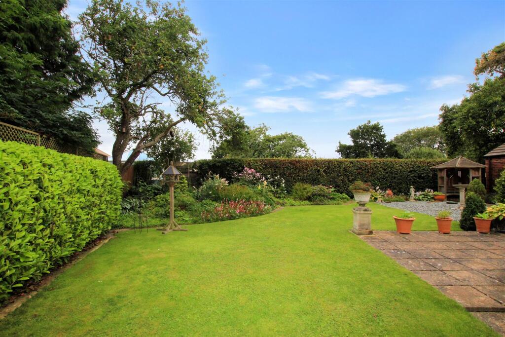 Rear Garden - b.JPG