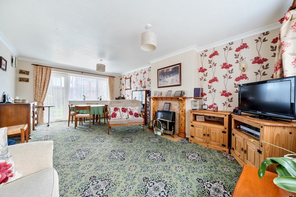 Living Room/Dining Room (2)