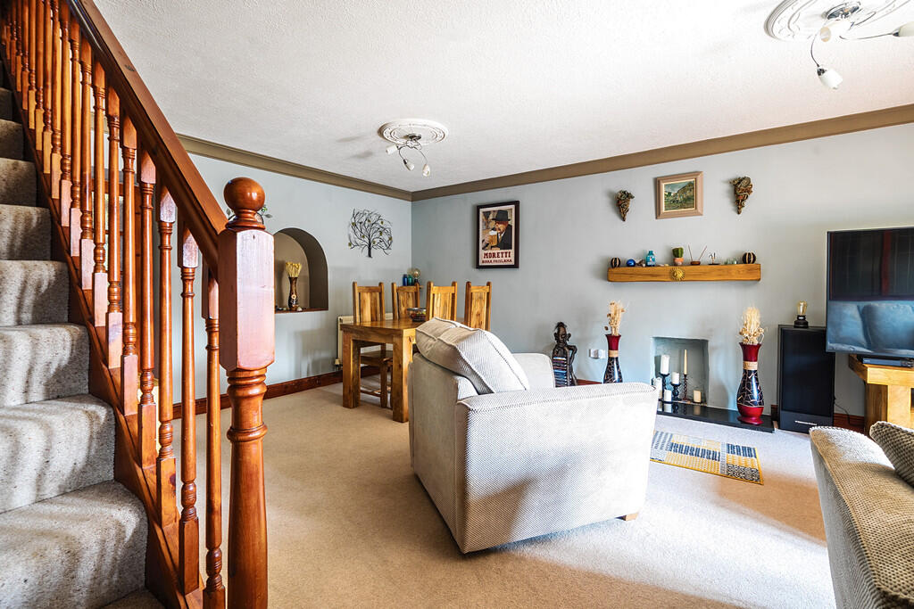 Living/Dining Roo...