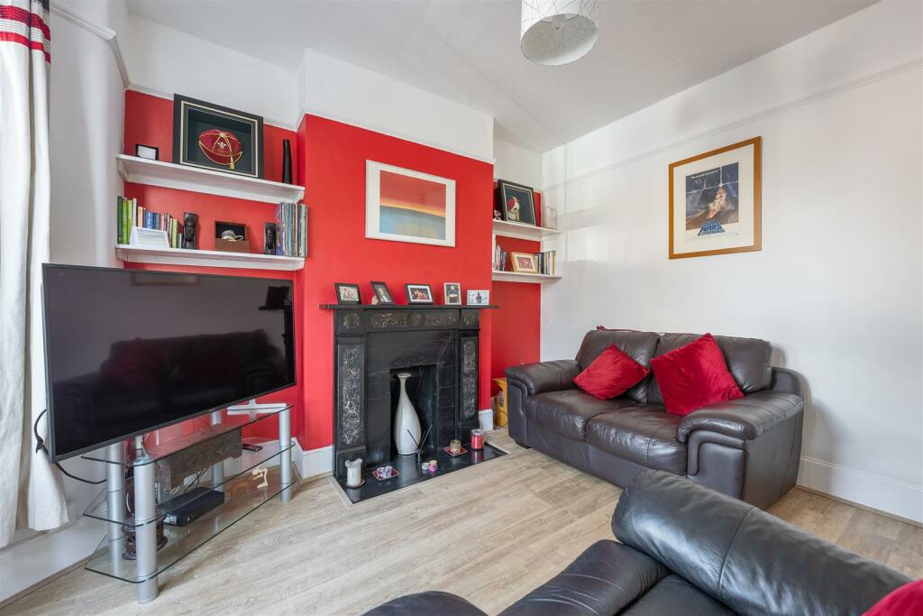 Clifton Avenue, E17