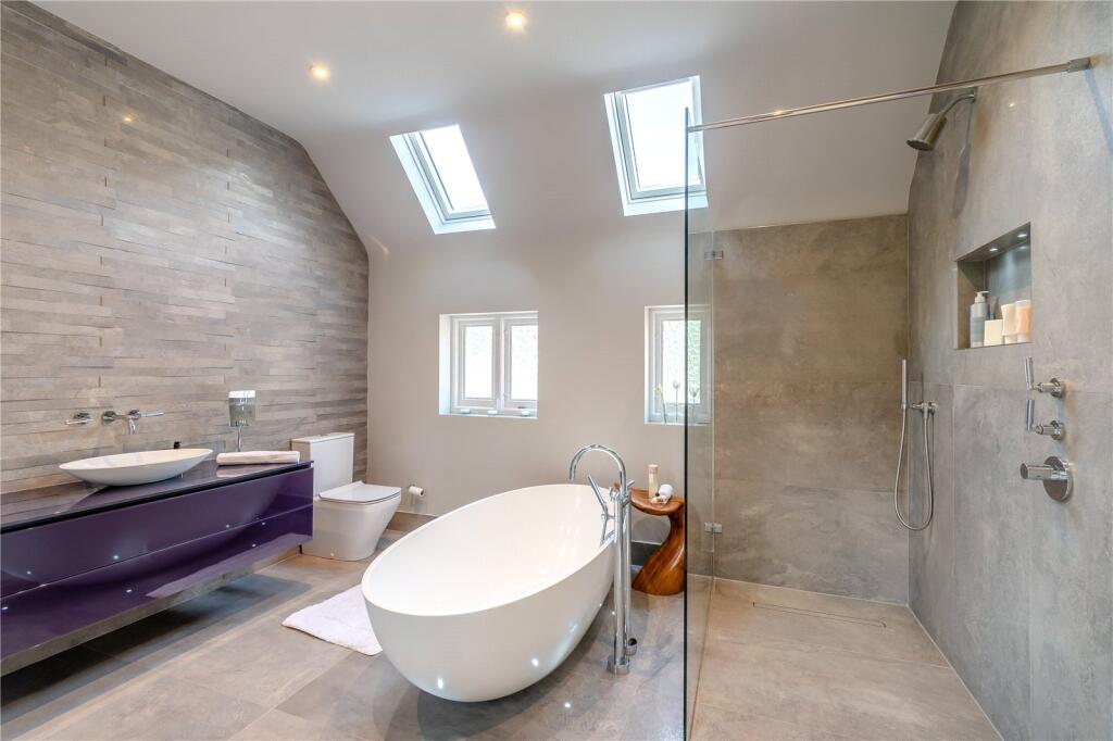 Family Bathroom 2