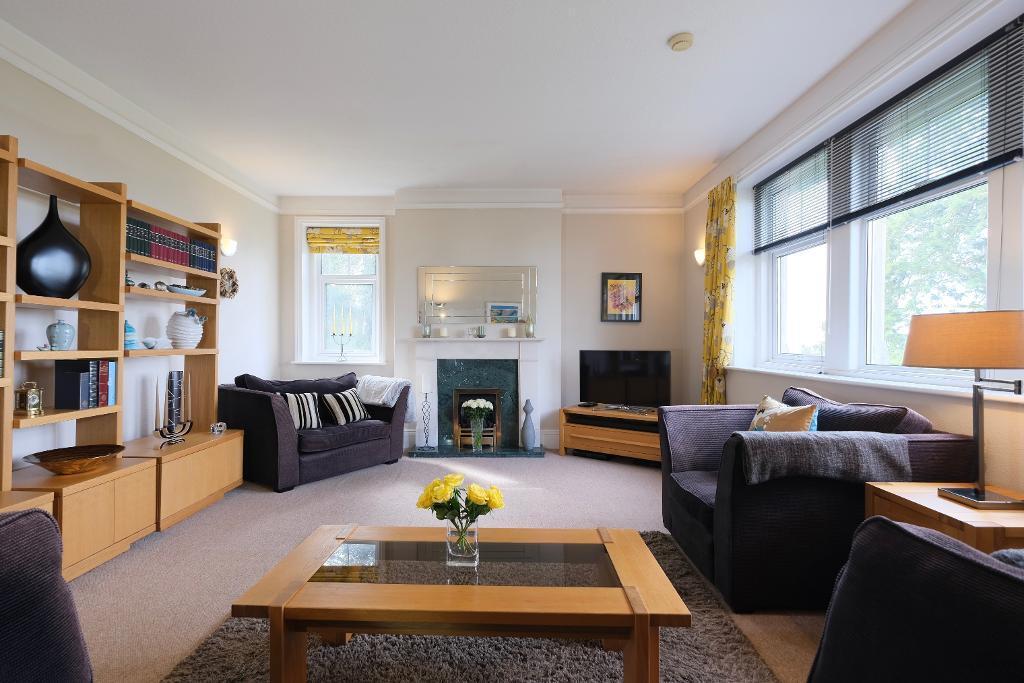 18' long sitting room with amazing views