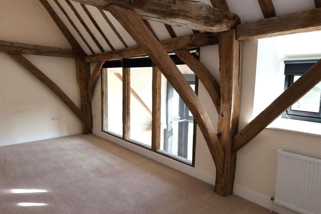 BEDROOM 1 (2)