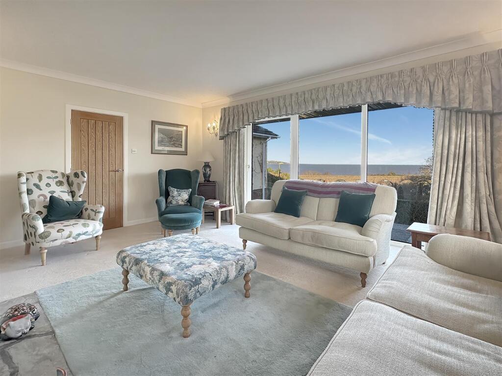 Lounge Towards Views.JPG