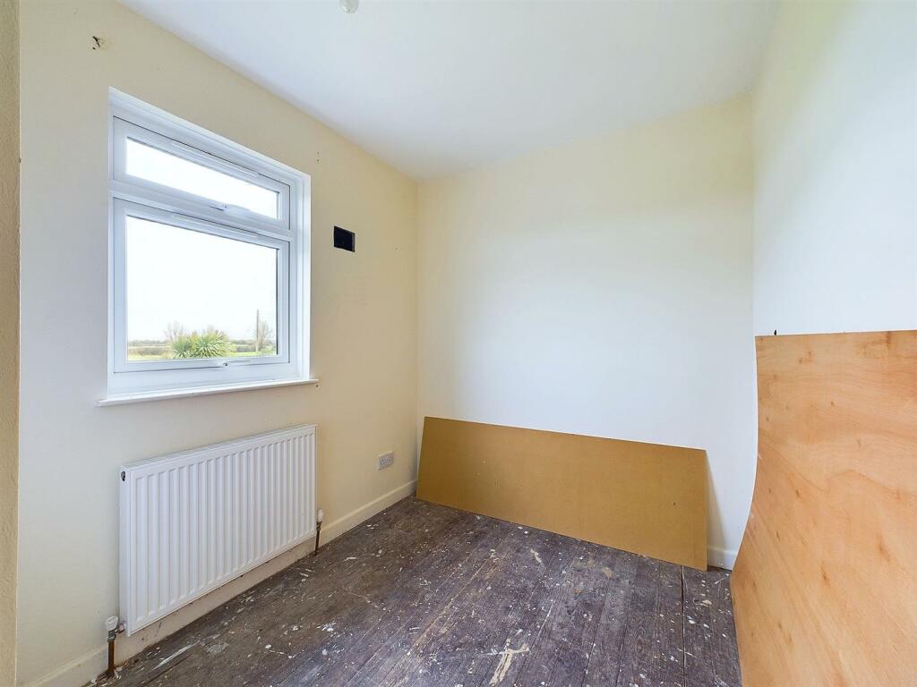 9 - Semi-detached House for Auction, Wick St Lawre