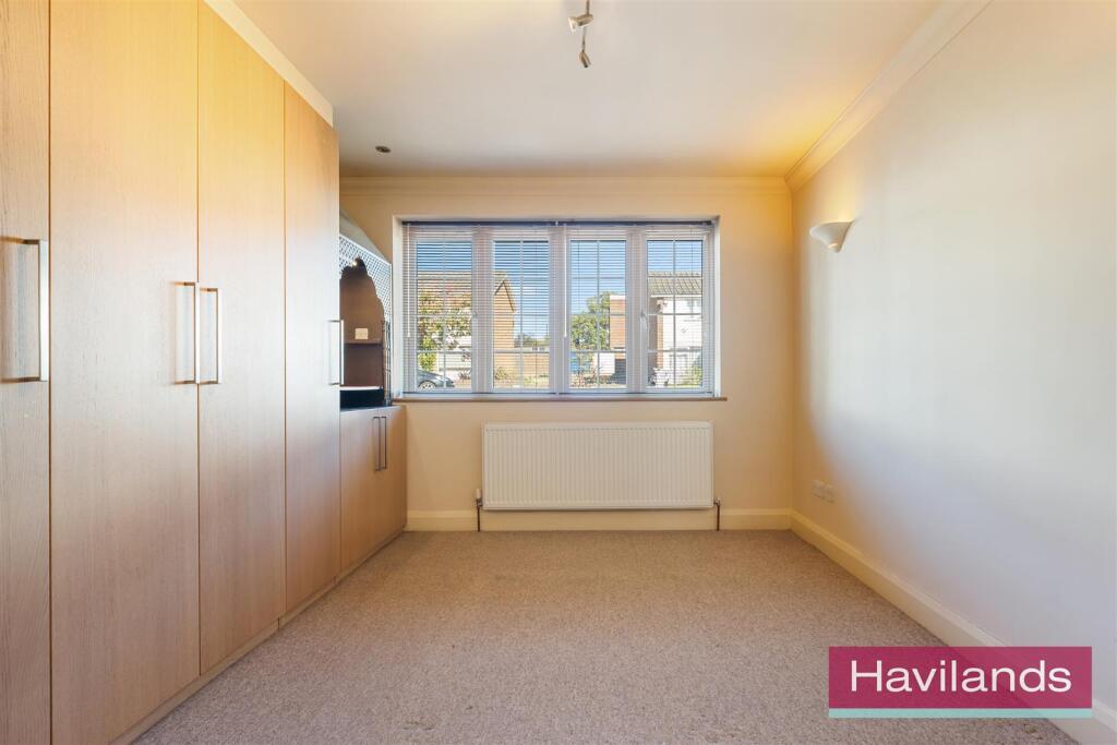 Oakwood Crescent-4.jpg