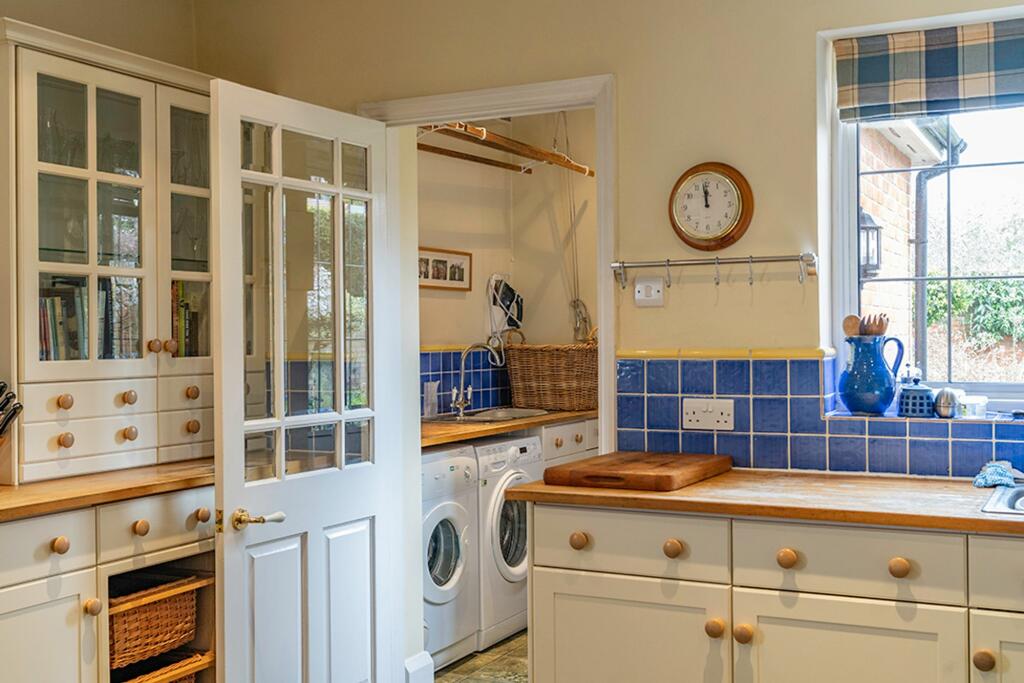 Kitchen to Utility Room