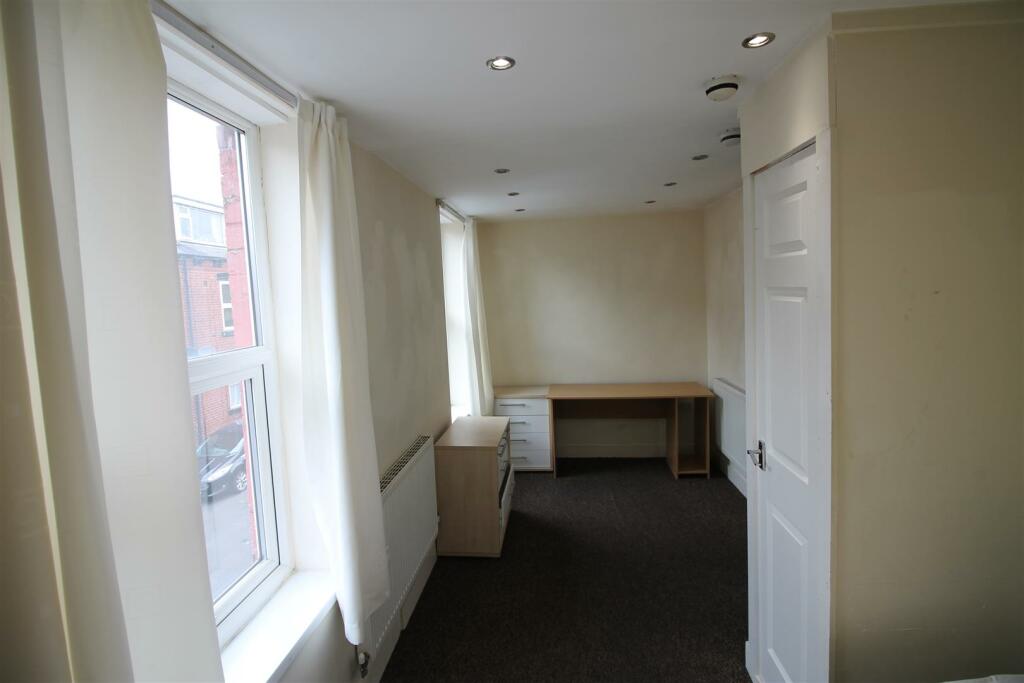 7AT- Bedroom 3.1.JPG