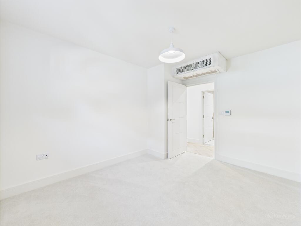 CAM02119G0-PR0434-STILL003