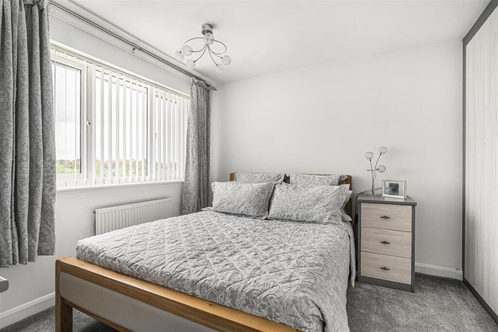 13 Grenadier Road