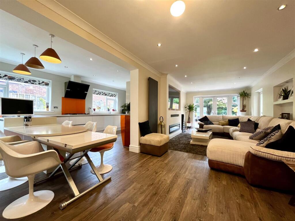 Living and Dining Kitchen