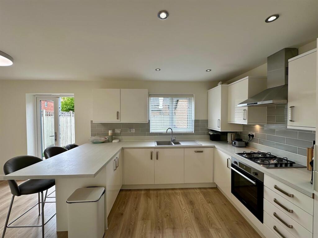 Kitchen/Dining Room