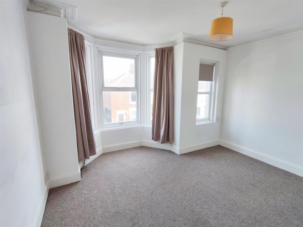 First flr flat 99 Nelson Road Central lounge.jpg