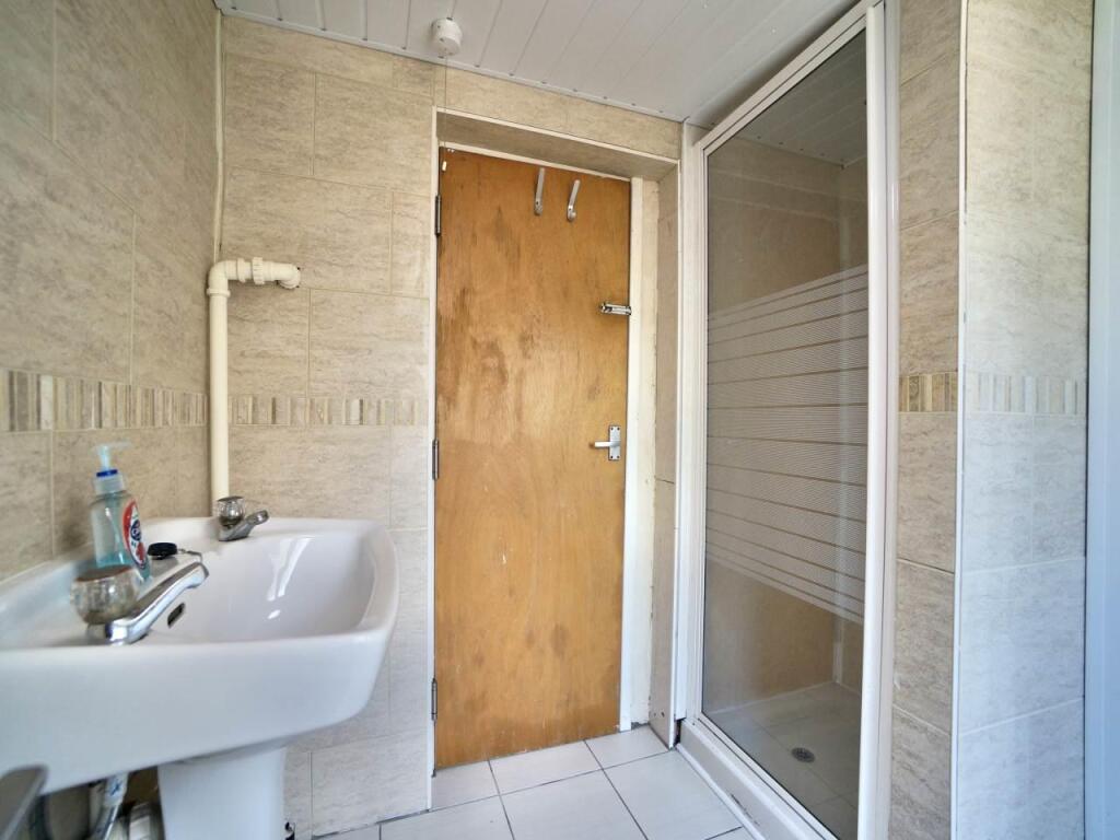 Bathroom2.1.jpg