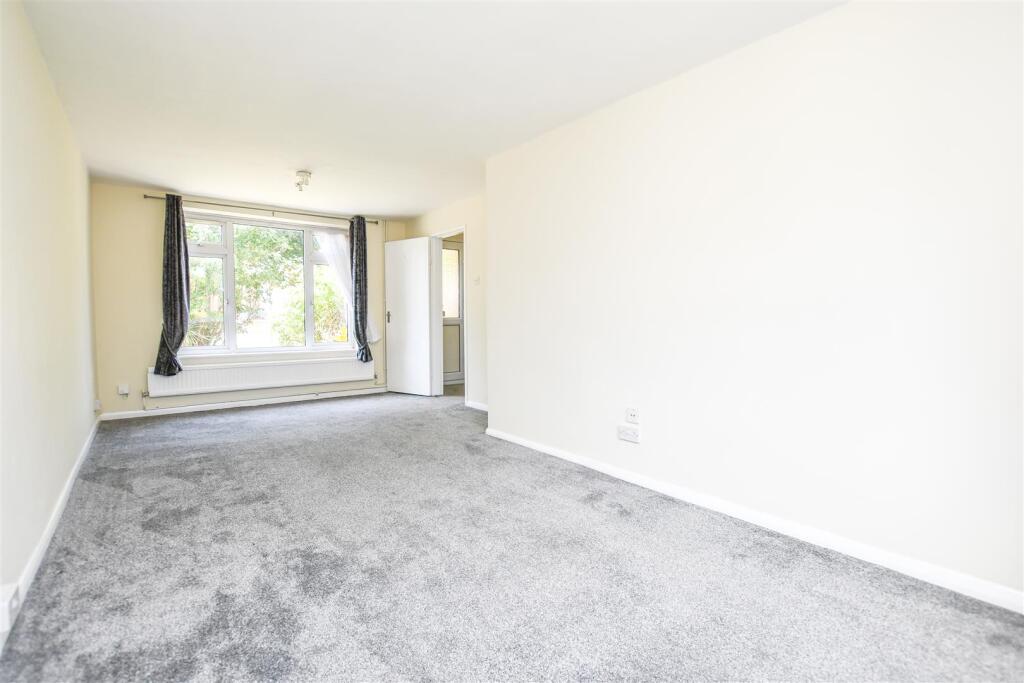 Living Room 2.jpg