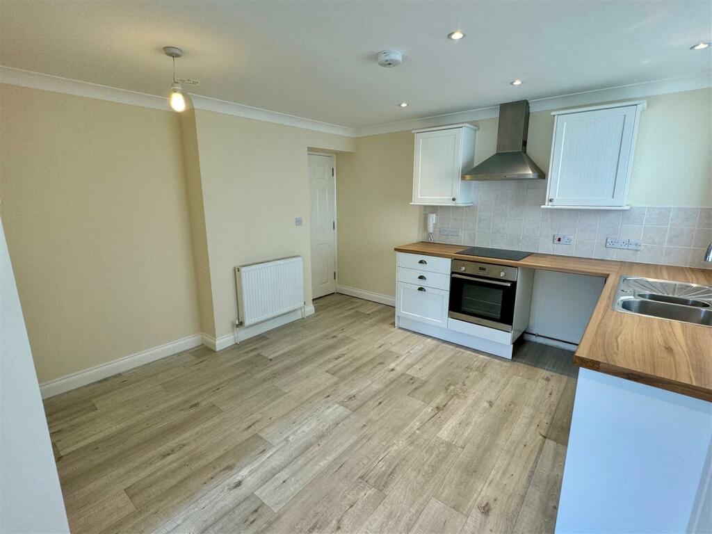 7 Fistral Wave Kitchen