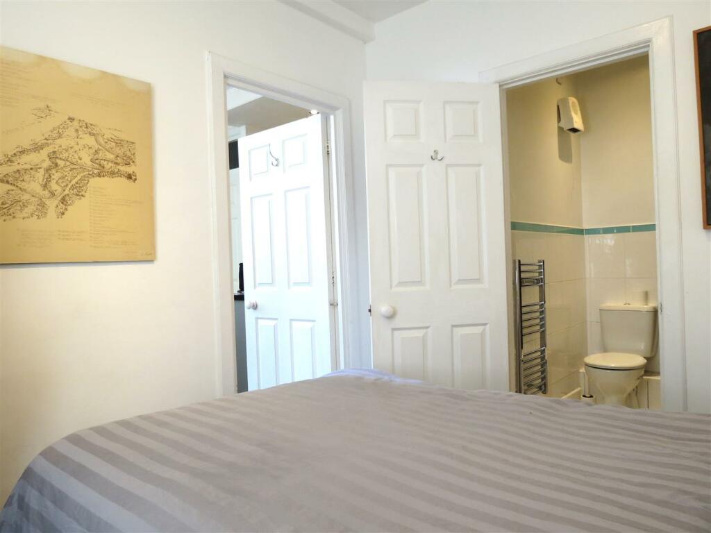 5 Watergate -NEW BED 2.JPG