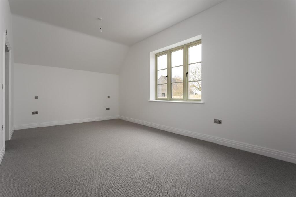 36 - Baddeley House - GL54 4NE - Web.jpg