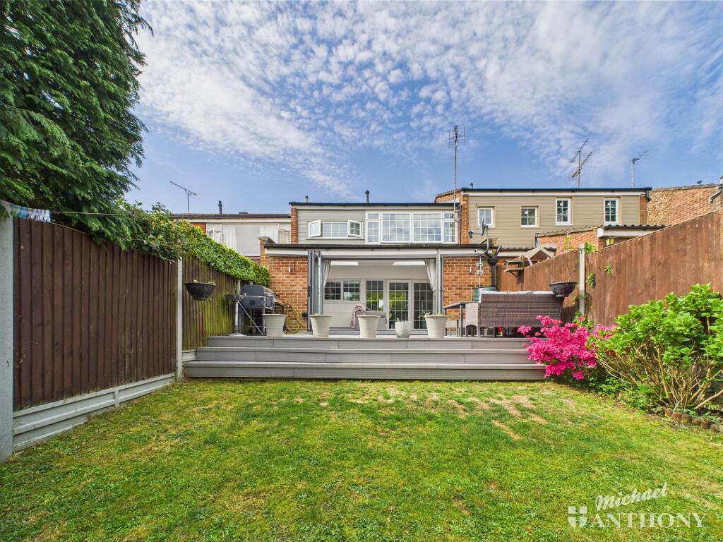 CAM02773G0-PR0290-STILL023