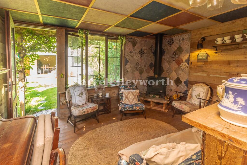 Summer House image 2