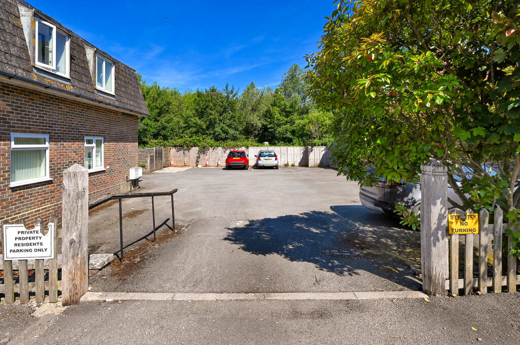 f1-telford-court-...