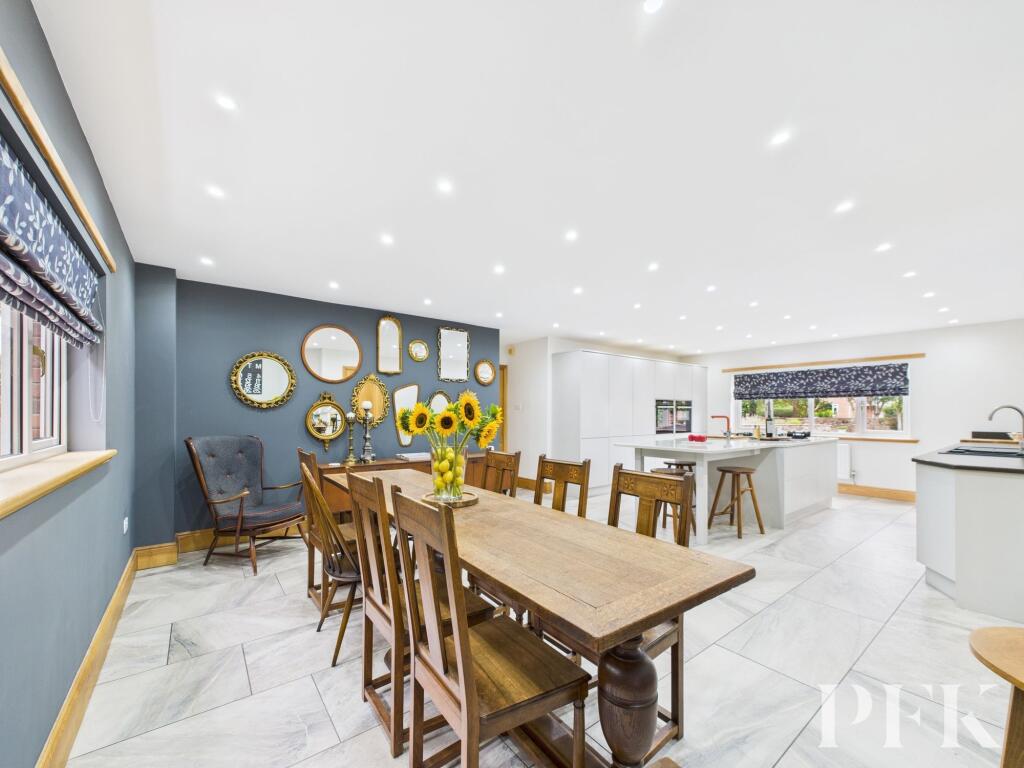 Dual aspect kitchen / dining